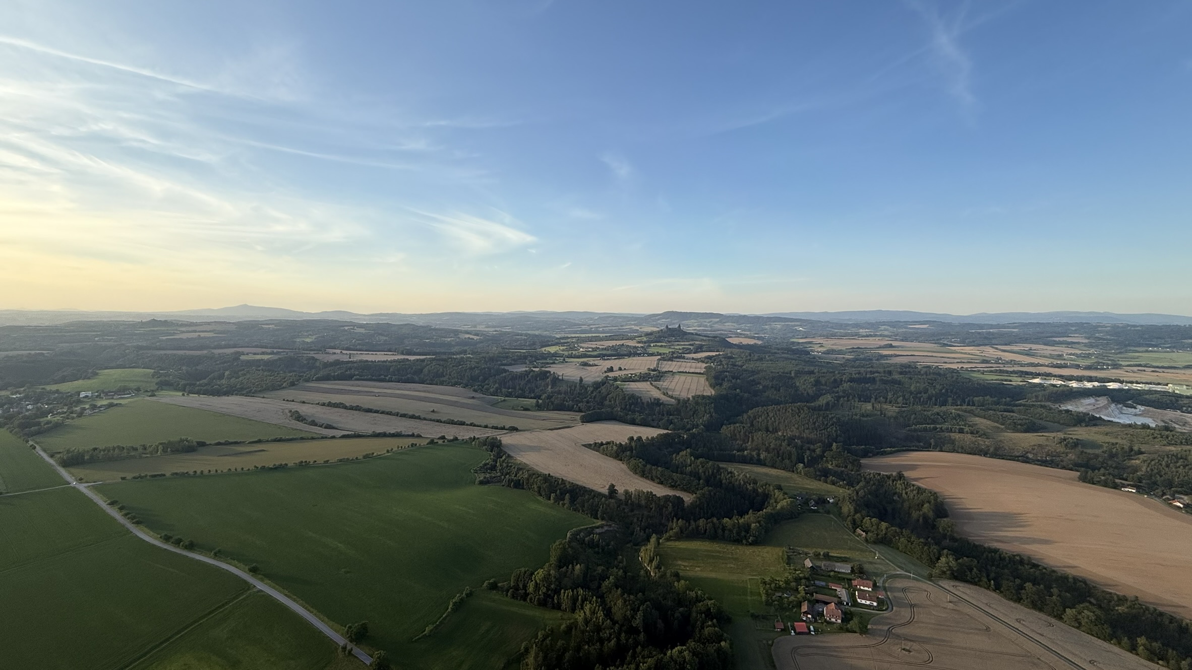 více balonů ve vzduchu, balonová fiesta středočeský kraj