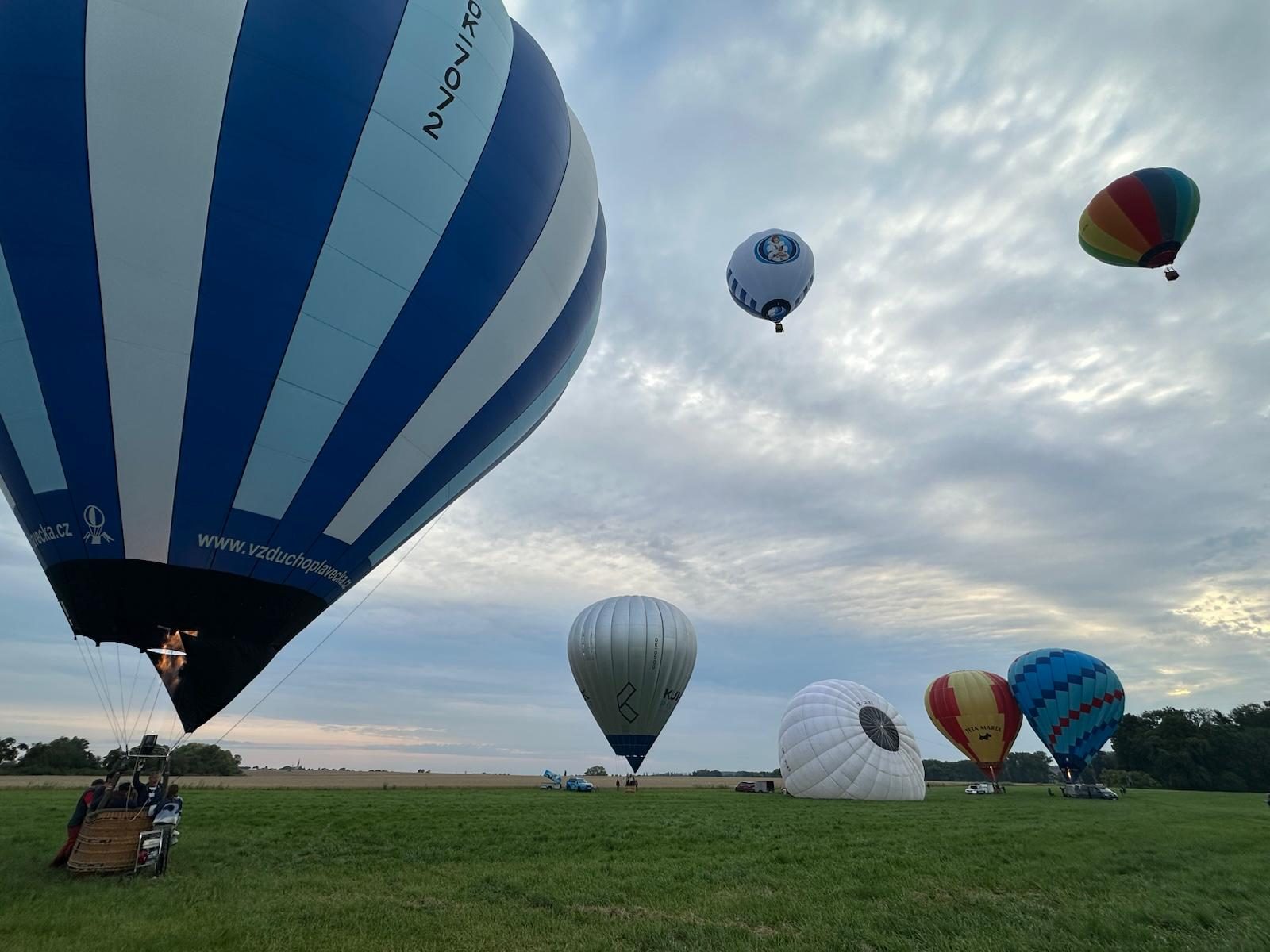 balonová fiesta nad Farmou Bláto, středočeský kraj