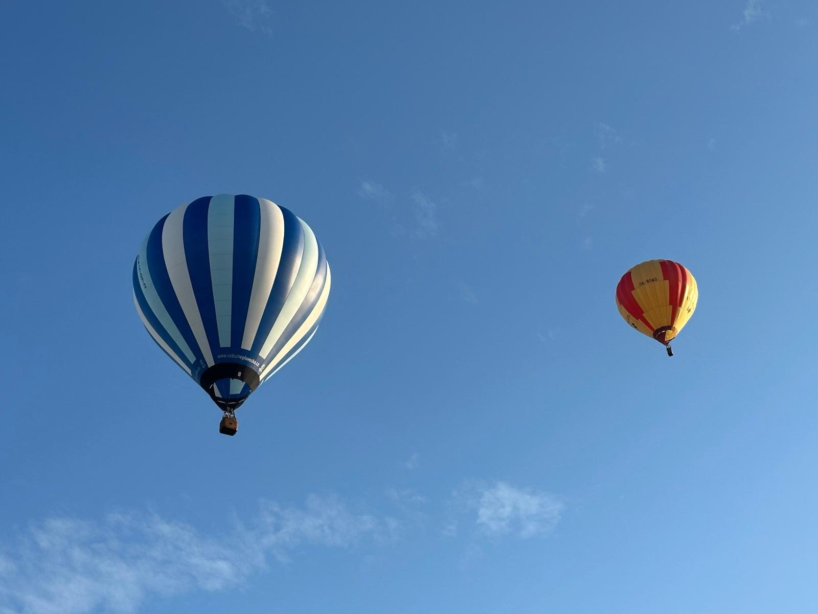 příprava balonů ke startu – balonová fiesta Farma Bláto