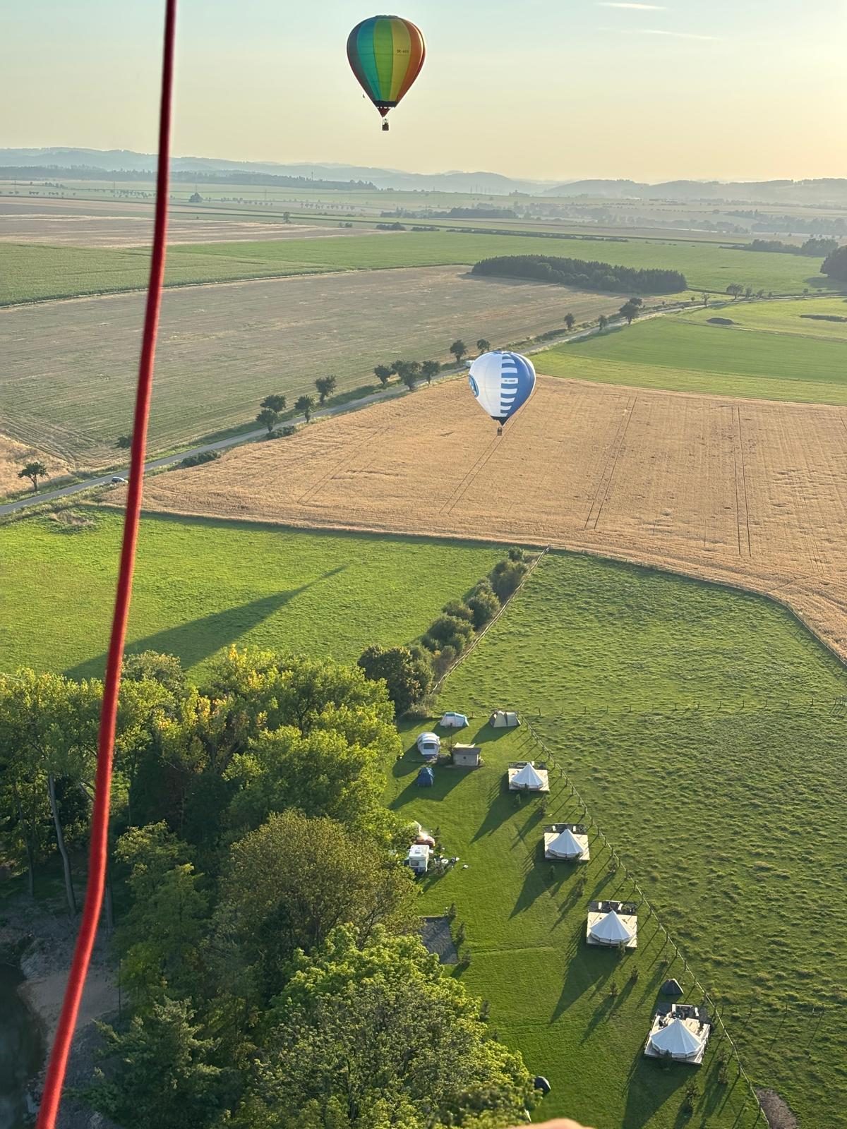 balonová fiesta nad Farmou Bláto – více balonů